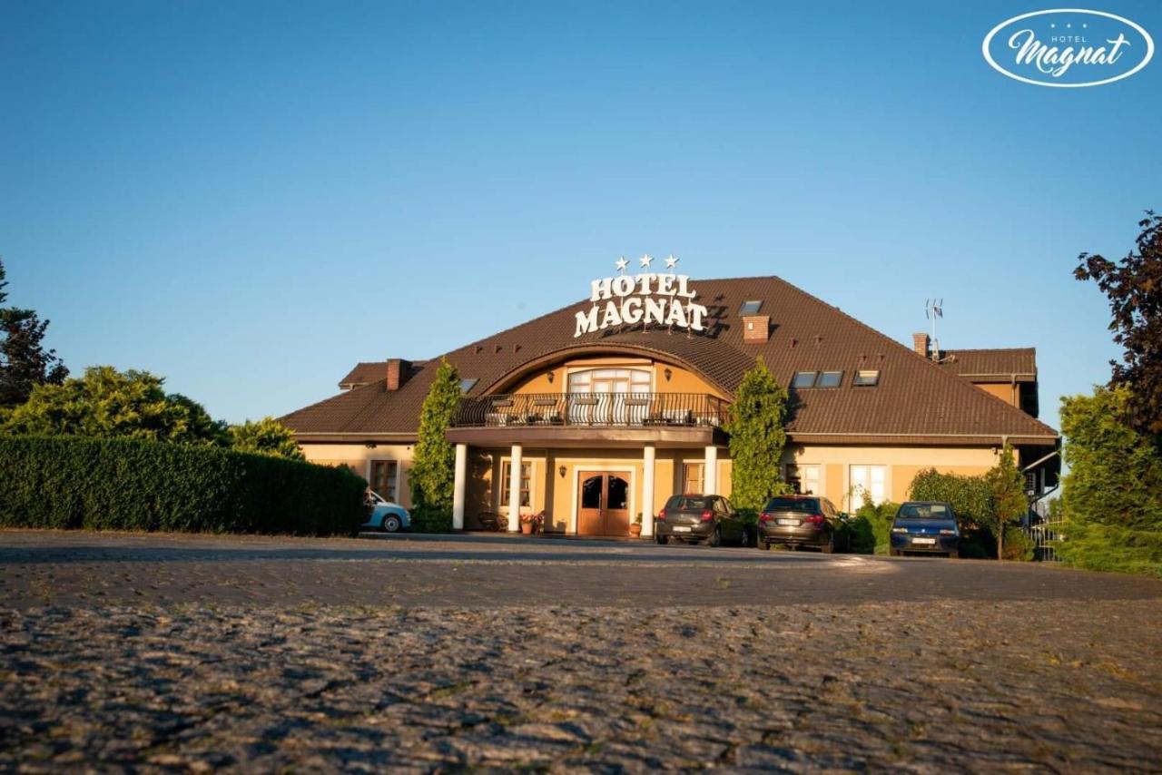 Hotel Magnat Slupca Ngoại thất bức ảnh