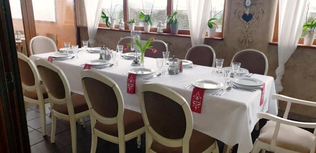 Hotel Magnat Slupca Ngoại thất bức ảnh